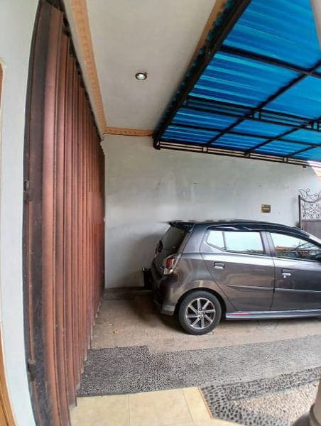 Properti terdaftar untuk dijual atau disewa - Disewakan Rumah Nyaman 2 Lantai Di Denpasar Barat